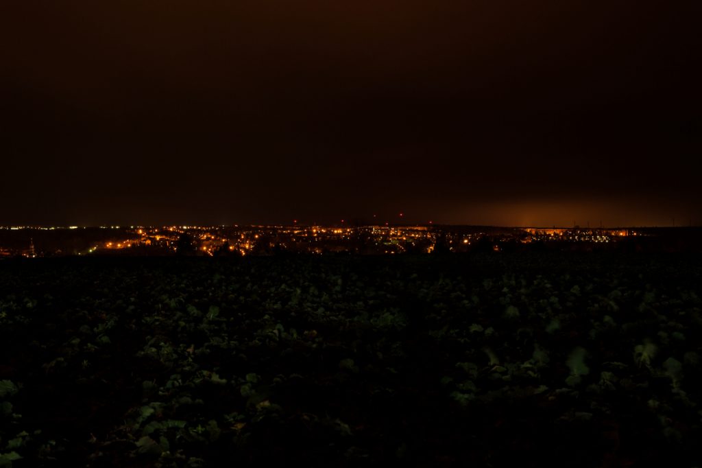 Bild: Blick auf Hettstedt bei Nacht. NIKON D700 mit CARL ZEISS Distagon T* 1.4/35 ZF.2.