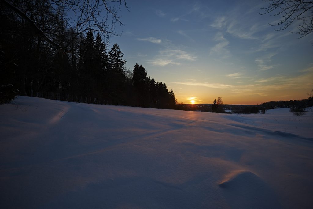 Bild: Wie im Winter -Sonnenuntergang über Güntersberge im Harz am Ostermontag 2013. NIKON D700 mit CARL ZEISS Distagon T* 3.5/18 ZF.2.