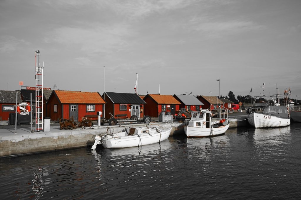 Bild: Nachmittags im Hafen von Byxelkrog auf der Insel Öland. NIKON D700 und AF-S NIKKOR 24-120 mm 1:4G ED VR.