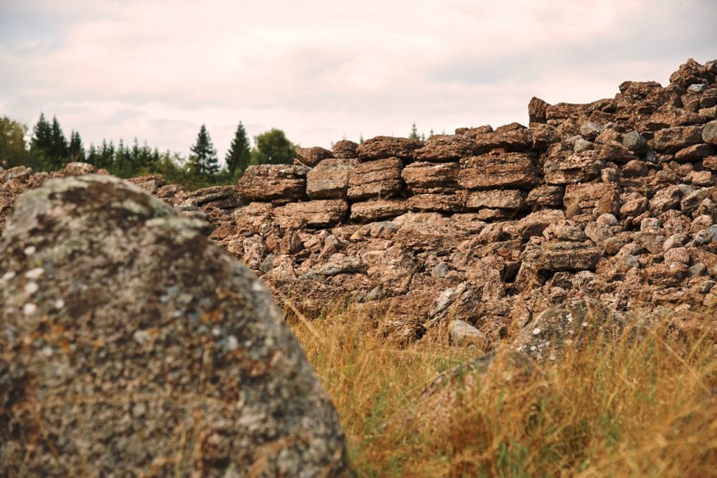 Bild: Die Ruinen der Burg Ismantorp auf der Insel Öland. NIKON D700 und AF-S NIKKOR 24-120 mm 1:4G ED VR.