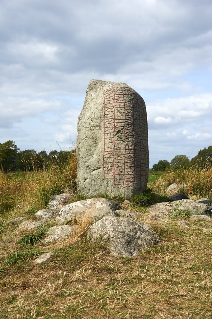 Bild: Der Runenstein von Karlevi oder Karlevistein bei Färjestaden auf der Insel Öland. NIKON D700 und AF-S NIKKOR 24-120 mm 1:4G ED VR.