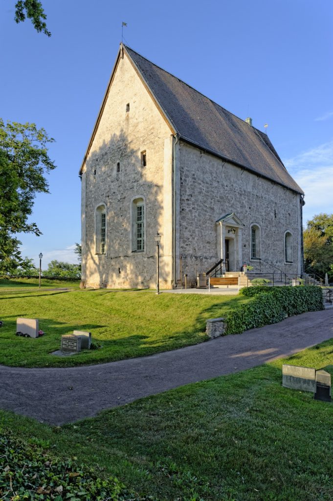 Bild: Stolz und mächtig steht sie da - Die Kirche von Kläckeberga in der historischen Provinz Småland. NIKON D700 und AF-S NIKKOR 24-120 mm 1:4G ED VR.