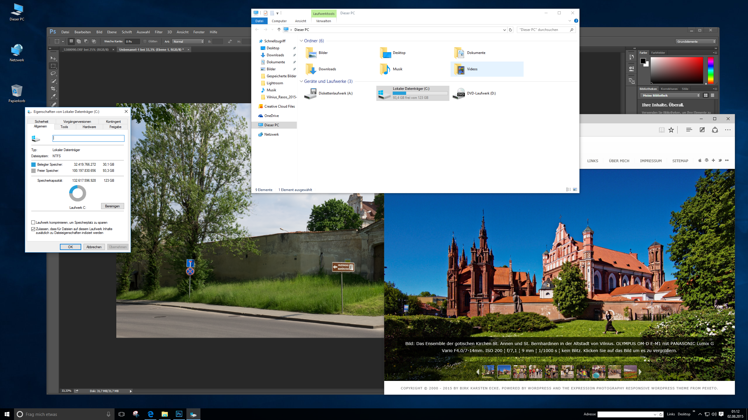 Bild: Der Desktop von Windows 10 mit einigen geöffneten Fenstern.