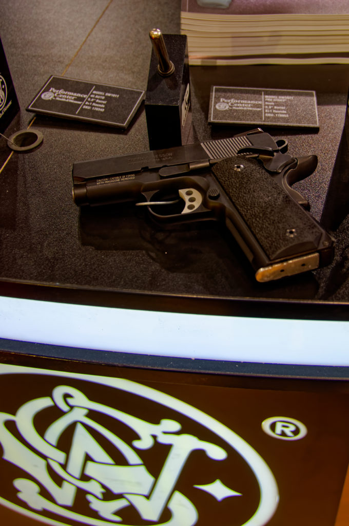 Bild: die treuen Leser Wissen es: kompakter Colt M1911 aus dem Hause Smith & Wessen im Kaliber 9mm Para.