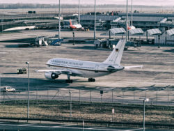 Bild: Regierungsmaschine der Bundesrepublik Deutschland auf dem Flughafen München. Aufnahme vom November 2009. Klicken Sie auf das Bild um es zu vergrößern.