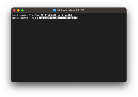 Bild: Unter macOS lässt sich auch mit dem Terminal viel mit Drag and Drop arbeiten. So auch der Wechsel in ein anderes Laufwerk. Klicken Sie auf das Bild um es zu vergrößern.