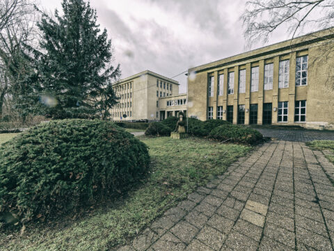 Bild: Die ehemalige Zweijahresschule an der Querfurter Straße in Eisleben. Klicken Sie auf das Bild um es zu vergrößern.
