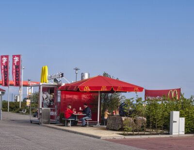 Fototour ⌘ Lost Places ⌘ Verlorene Orte: Das McDonald’s Restaurant am Kaufhaus STOLZ in Altenkirchen auf der Insel Rügen