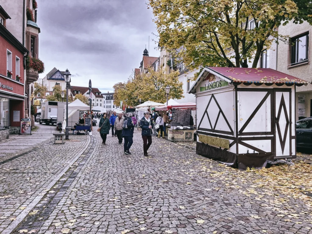 Bild: Impressionen vom Zwiebelmarkt 2022 in der Wipperstadt Hettstedt. Klicken Sie auf das Bild um es zu vergrößern. Bild: Impressionen vom Zwiebelmarkt 2022 in der Wipperstadt Hettstedt. Klicken Sie auf das Bild um es zu vergrößern.