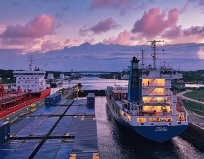 Video: Einfahrt der MS FREJ von der Ostsee in die Schleuse Kiel bei Holtenau